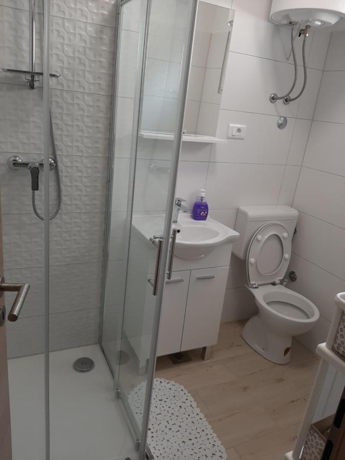 Apartman Maslina Pisak Buitenkant foto