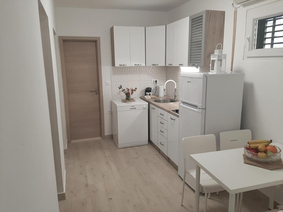 Apartman Maslina Pisak Buitenkant foto