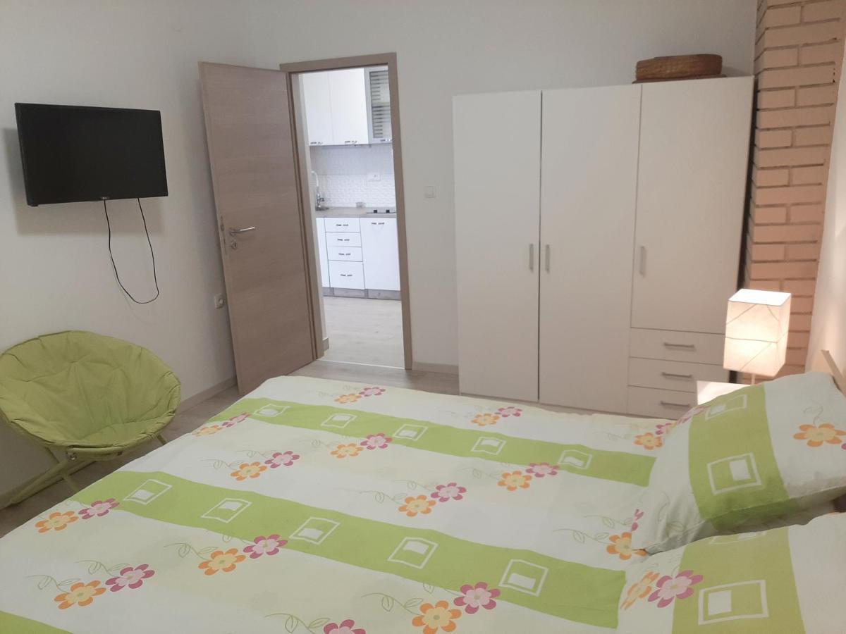 Apartman Maslina Pisak Buitenkant foto