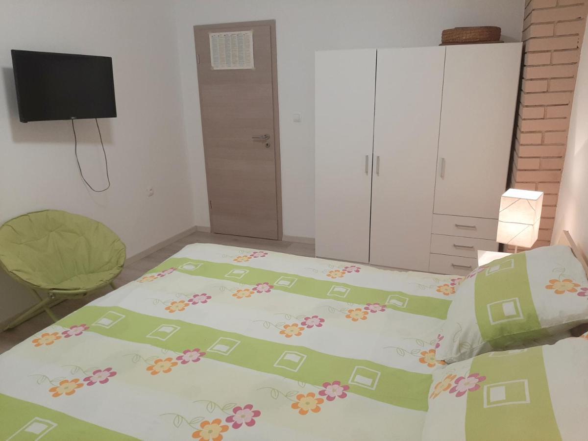 Apartman Maslina Pisak Buitenkant foto