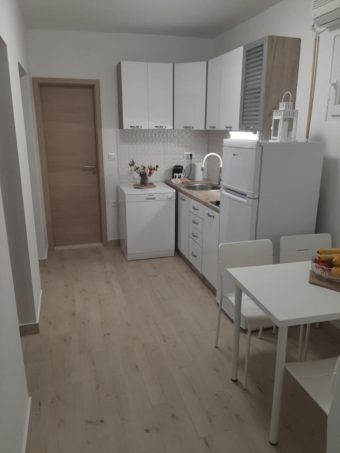 Apartman Maslina Pisak Buitenkant foto