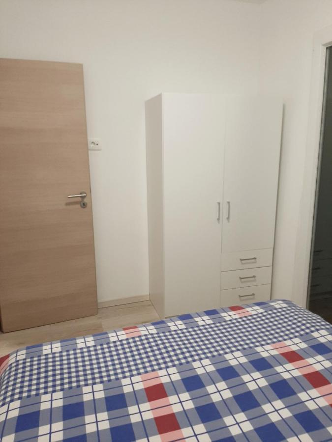 Apartman Maslina Pisak Buitenkant foto