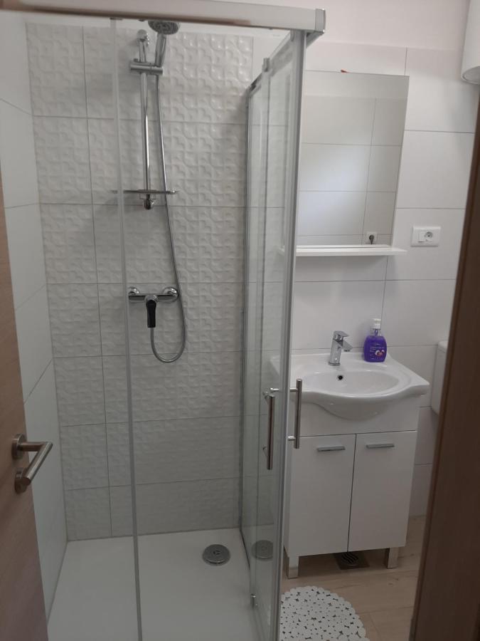 Apartman Maslina Pisak Buitenkant foto