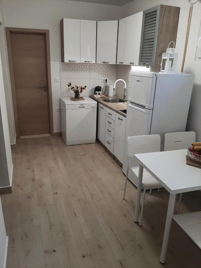 Apartman Maslina Pisak Buitenkant foto