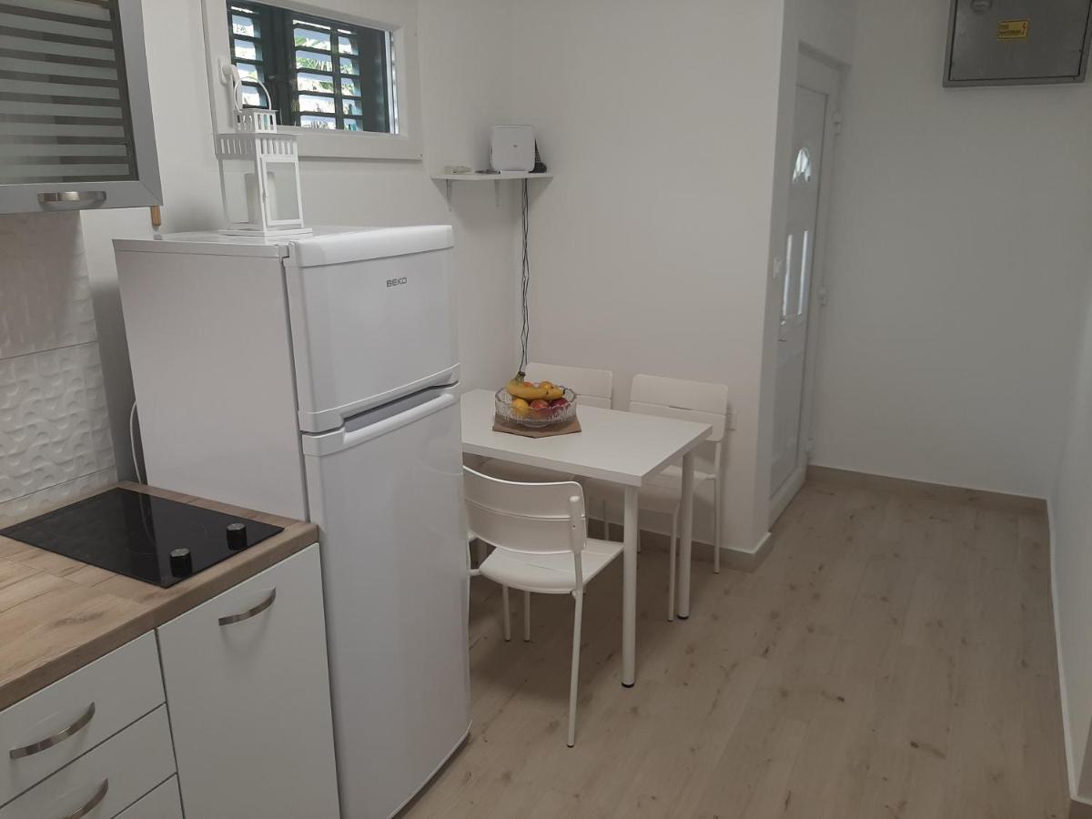 Apartman Maslina Pisak Buitenkant foto