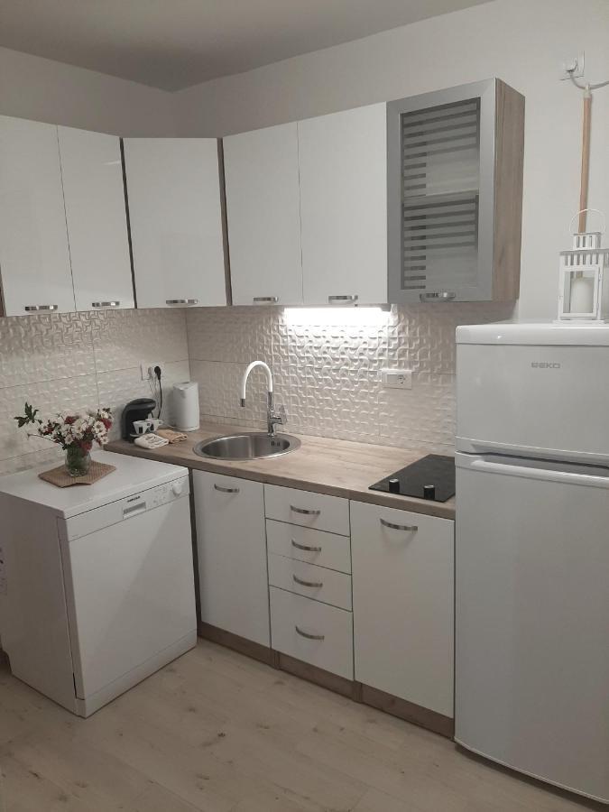 Apartman Maslina Pisak Buitenkant foto