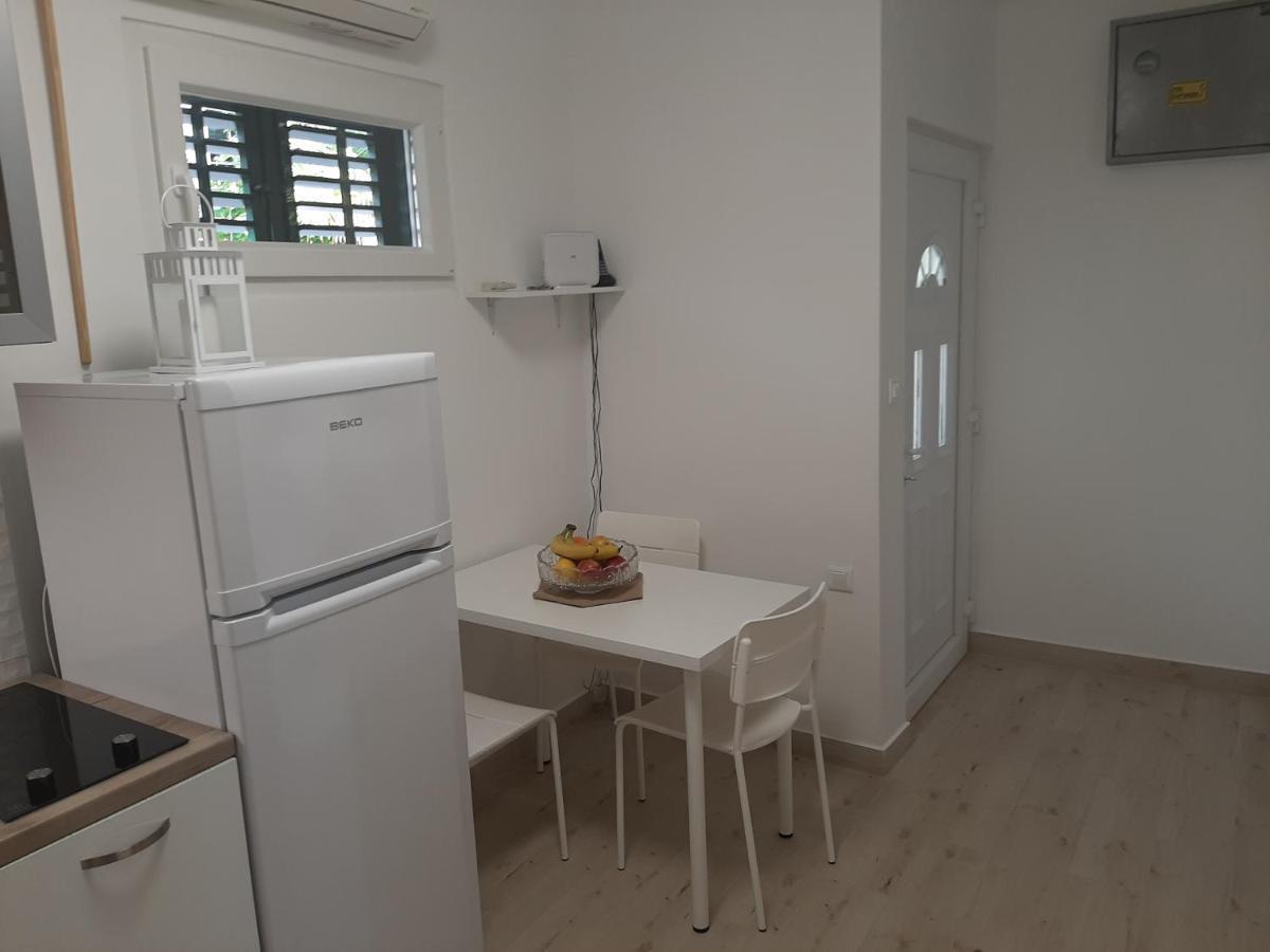 Apartman Maslina Pisak Buitenkant foto