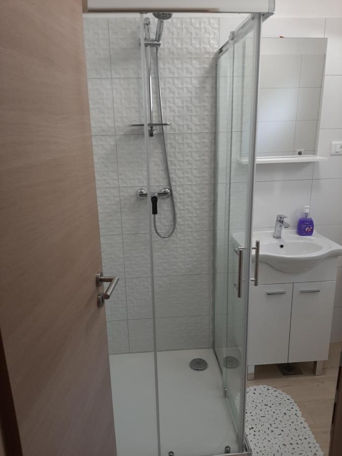 Apartman Maslina Pisak Buitenkant foto