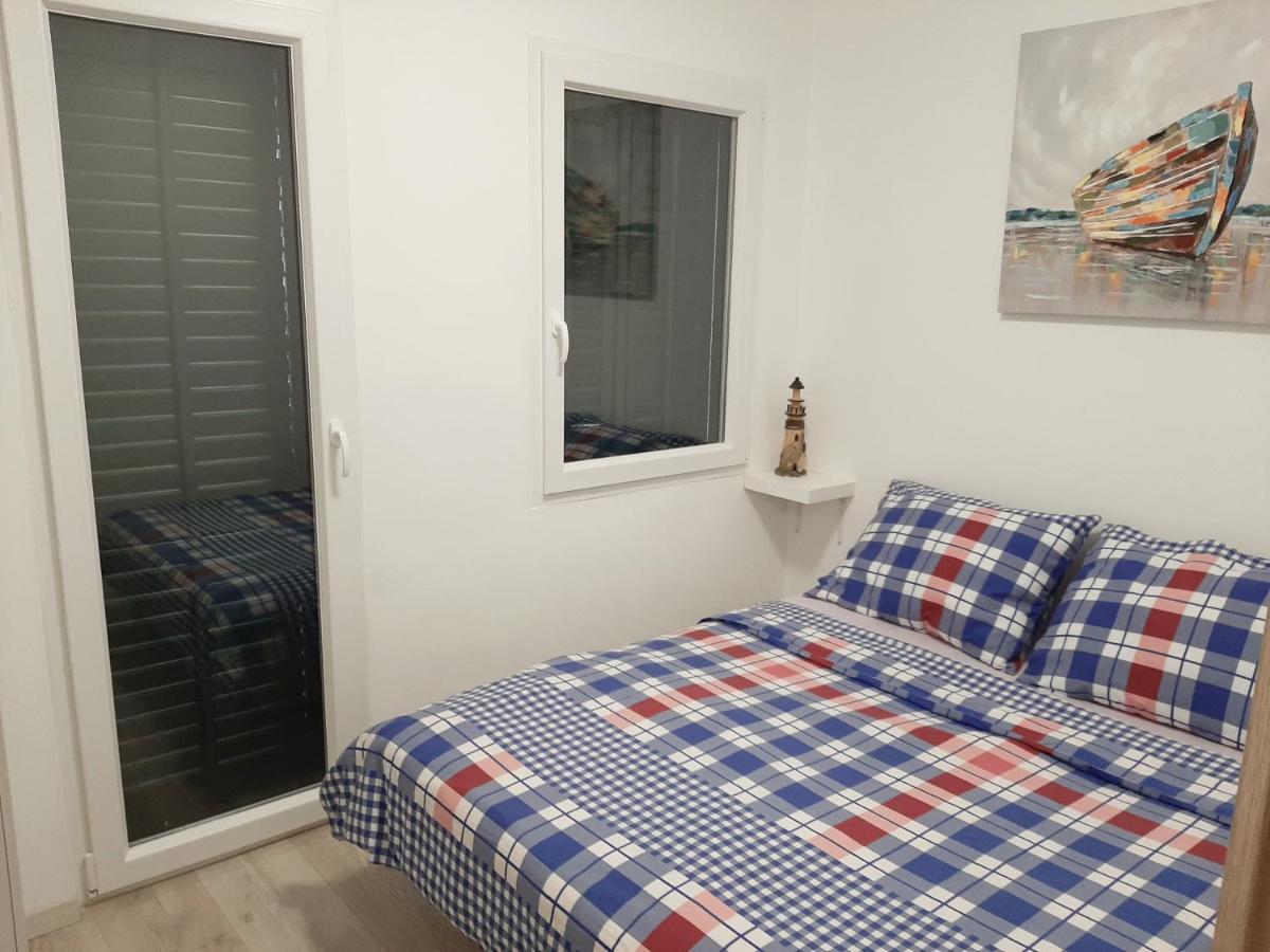 Apartman Maslina Pisak Buitenkant foto