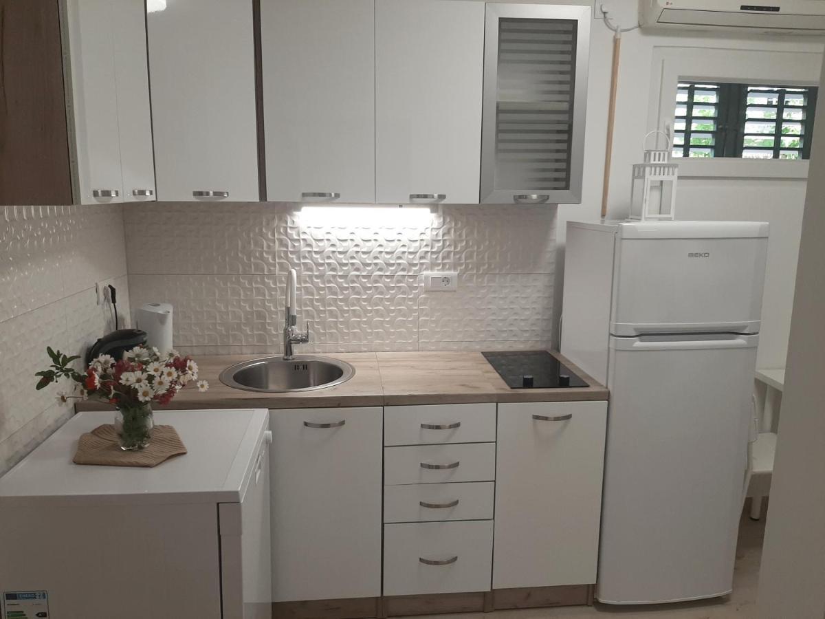 Apartman Maslina Pisak Buitenkant foto