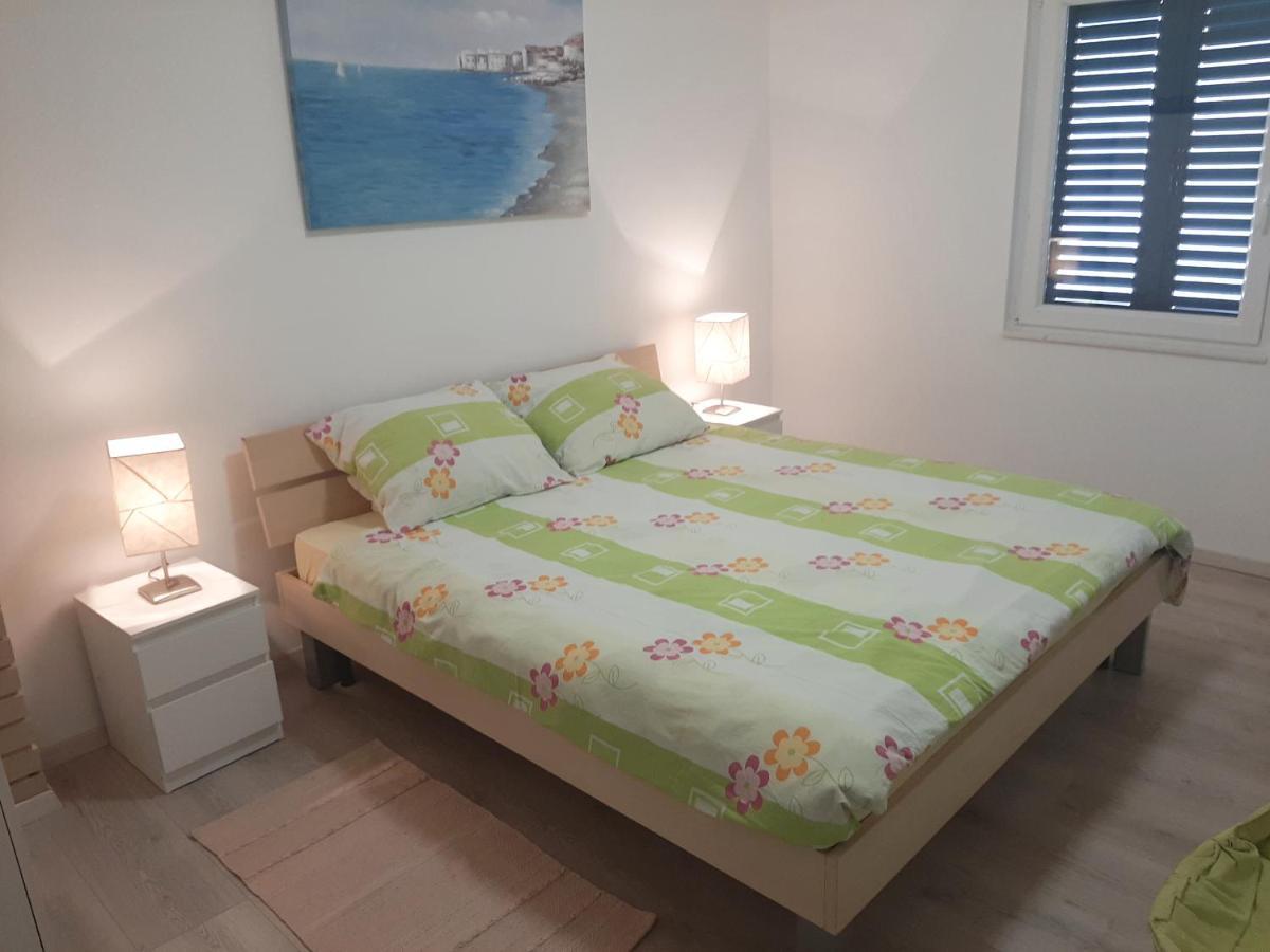 Apartman Maslina Pisak Buitenkant foto